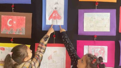 HİSARCIK’TA MİNİKLER 15 TEMMUZ’U RESMETTİ