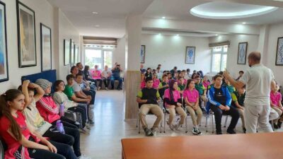 KÜTAHYA’DA ÖĞRETMEN VE ÖĞRENCİLERE, “İYİLİKTE YARIŞAN SINIFLAR” PROJESİ TANITILDI