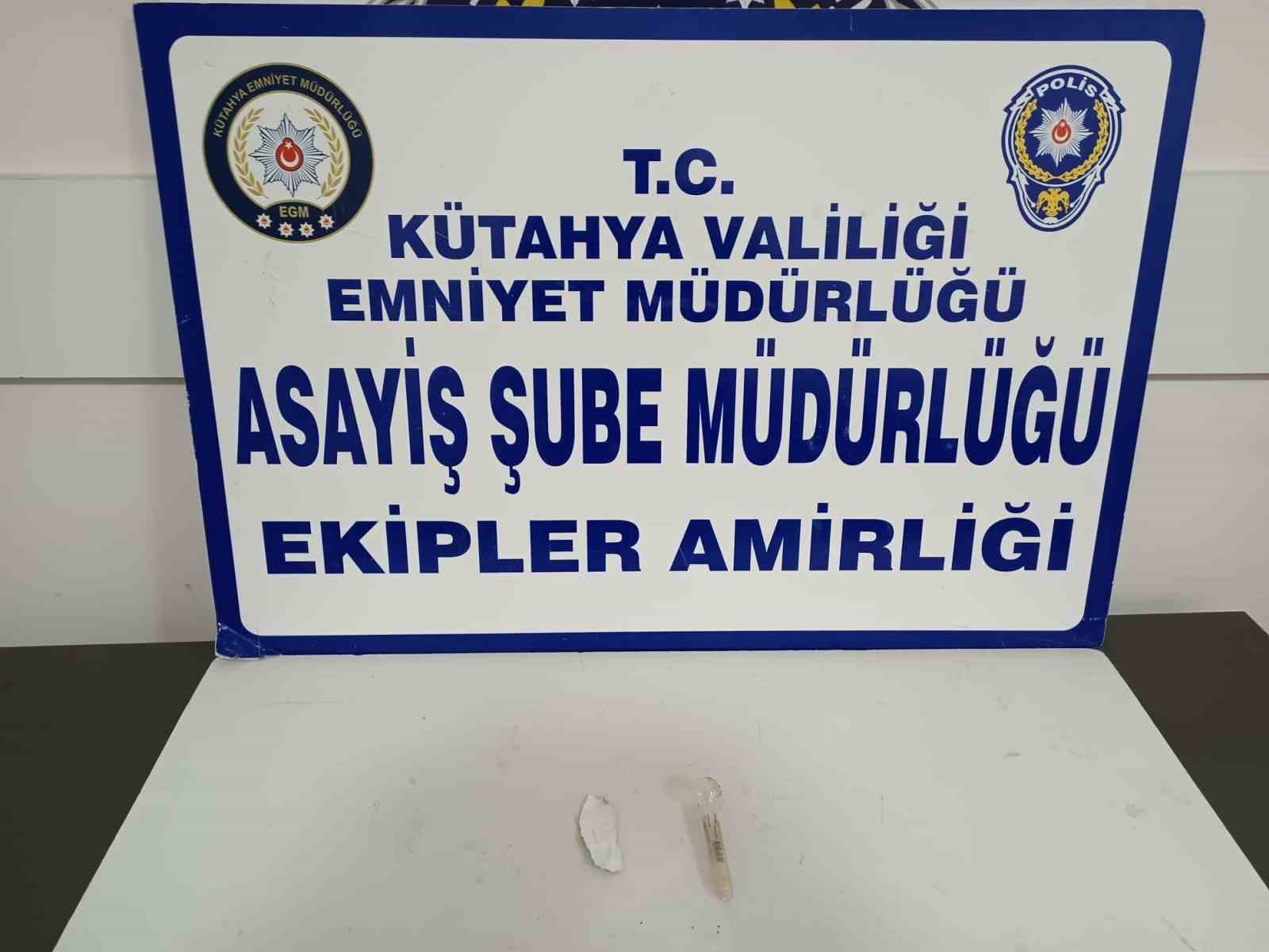 Kütahya’da şüpheli şahsın üzerinde uyuşturucu ele geçirildi