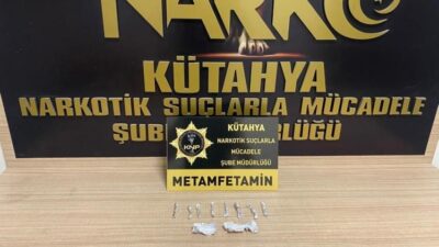 EVİNDE UYUŞTURUCU SATTIĞI KİŞİLERİN İSİMLERİNİ YAZDIĞI NOT BULUNDU