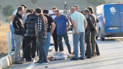 DOMANİÇ’TEKİ TRAFİK KAZASINDA MOTOSİKLET SÜRÜCÜSÜ AĞIR YARALANDI