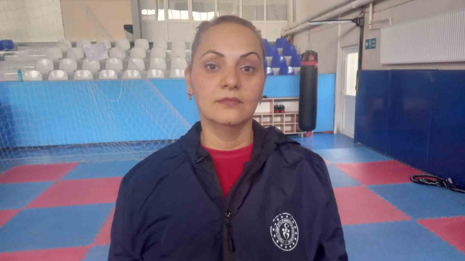 Dünya Kick Boks Şampiyonu Duygu Ocak: “Gediz’den şampiyonlar çıkarmak istiyoruz”