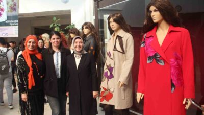 KÜTAHYALI ÖĞRETİM ÜYESİ MÜZEYYEN AYGÜN, 20 YILLIK EŞARPLARI 'SÜRDÜRÜLEBİLİR TASARIM'