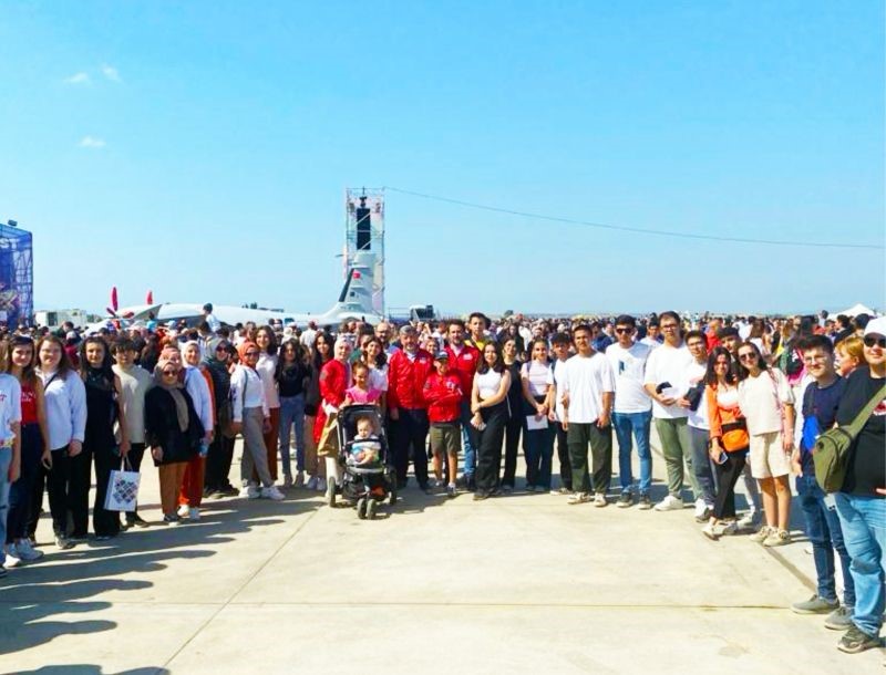 Gediz Belediyesi 200 öğrenciyi İzmir Teknofest’e ücretsiz götürdü