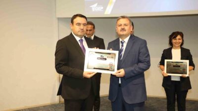 GEDİZ HALK EĞİTİM MERKEZİNE ALTIN ROZET