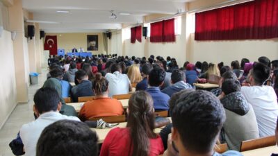 GEDİZ’DE 2 BİN ÜNİVERSİTELİ ÖĞRENCİ DERS BAŞI YAPTI