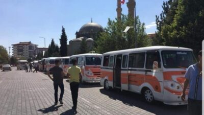 GEDİZ’DE ÇOCUKLARINI OKUL SERVİSİNE VEREMEYEN AİLELERİ SEVİNDİREN KARAR