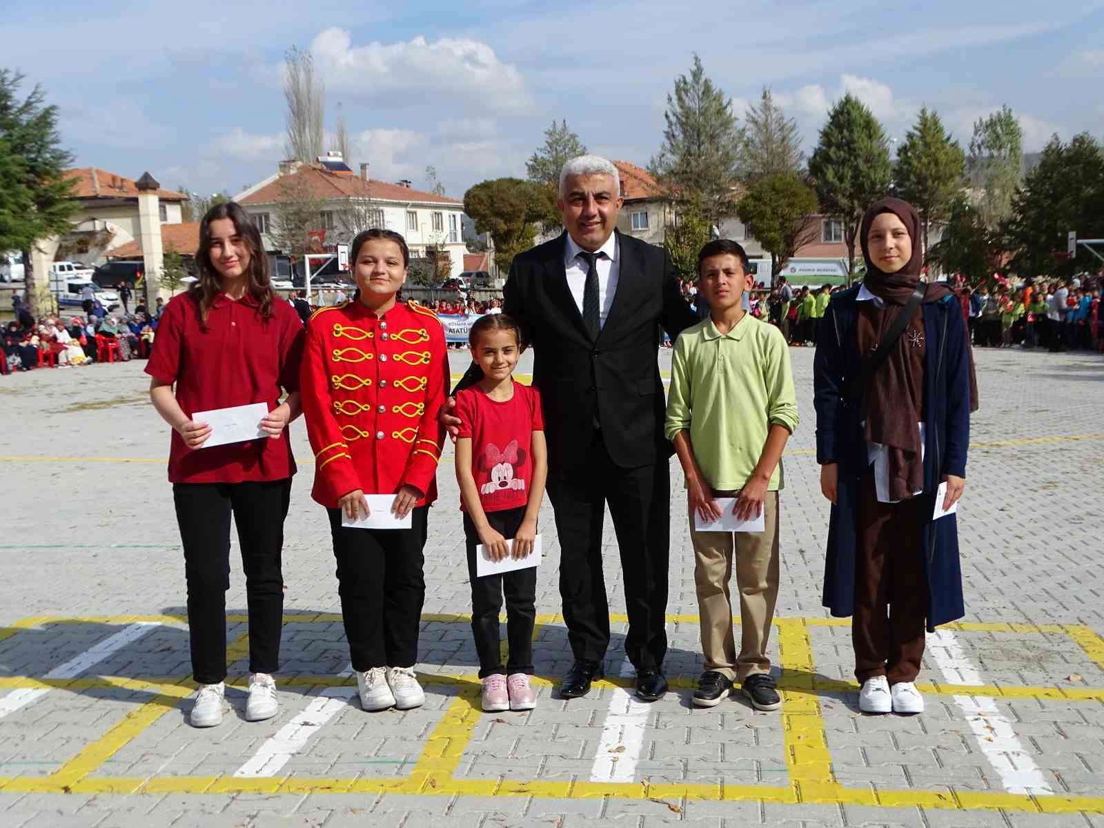 Hisarcık’ta başarılı öğrenciler ödüllendirildi