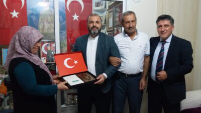 İL MÜFTÜSÜ DR. İRFAN AÇIK GEDİZ’DE ŞEHİT AİLESİNİ ZİYARET ETTİ