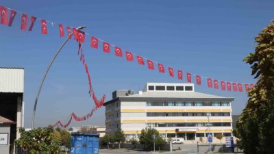 KÜTAHYA ORGANİZE SANAYİ BÖLGESİ (OSB) CUMHURİYETİN 100. YILI NEDENİYLE BAYRAKLARLA