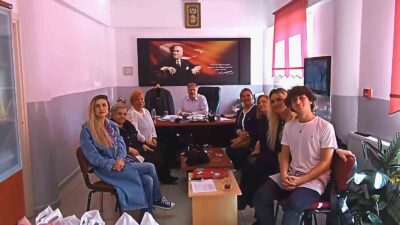 KÜTAHYA YARDIM SEVENLER ŞUBESİ 100 ÇOCUĞA MONT VE BOT DAĞITTI