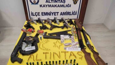 KÜTAHYA’DA YAPILAN EŞ ZAMANLI OPERASYONDA 10 TABANCA, 4 TÜFEK VE