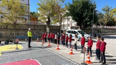 KÜTAHYA’DA 275 ÖĞRENCİYE TEMEL TRAFİK EĞİTİMİ VERİLDİ