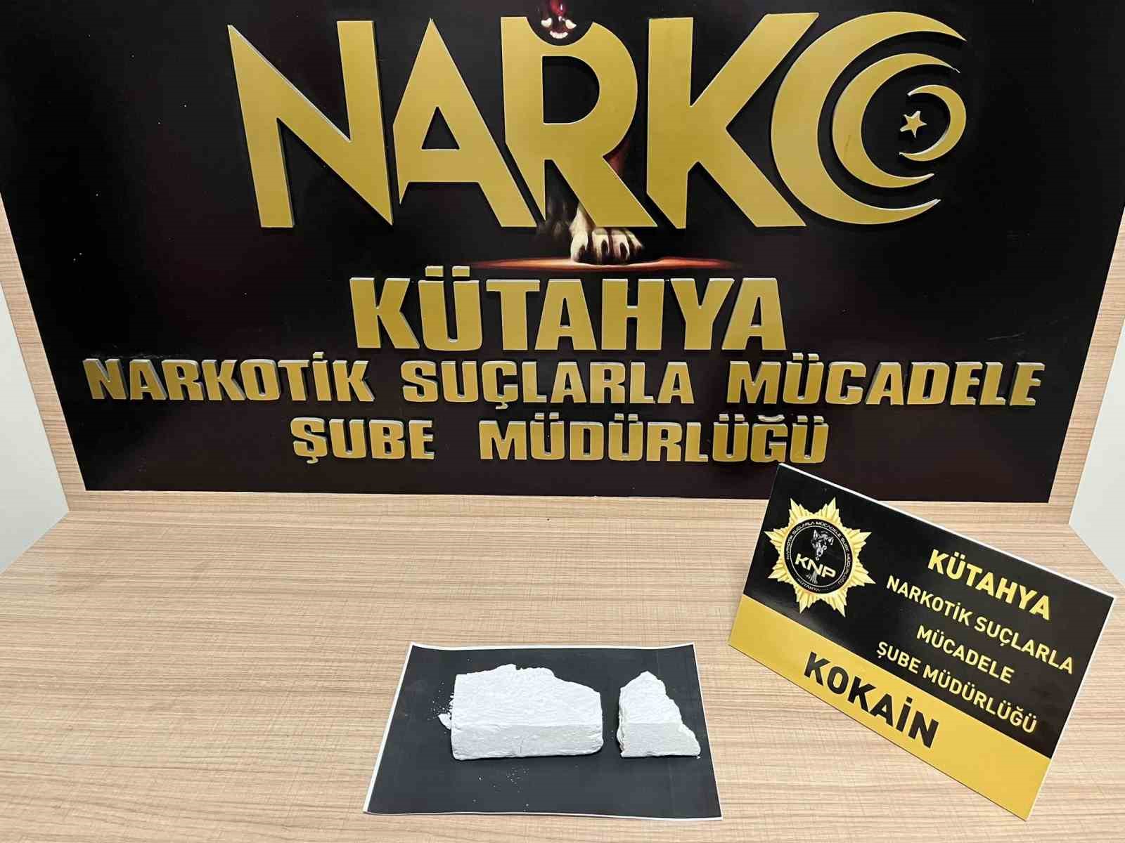 KÜTAHYA’DA 395,85 GRAM TAŞ KOKAİN ELE GEÇİRİLDİ