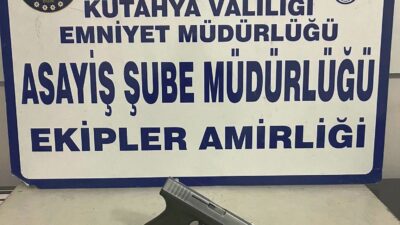 KÜTAHYA’DA BİR KİŞİNİN ÜZERİNDE RUHSATSIZ TABANCA ELE GEÇİRİLDİ