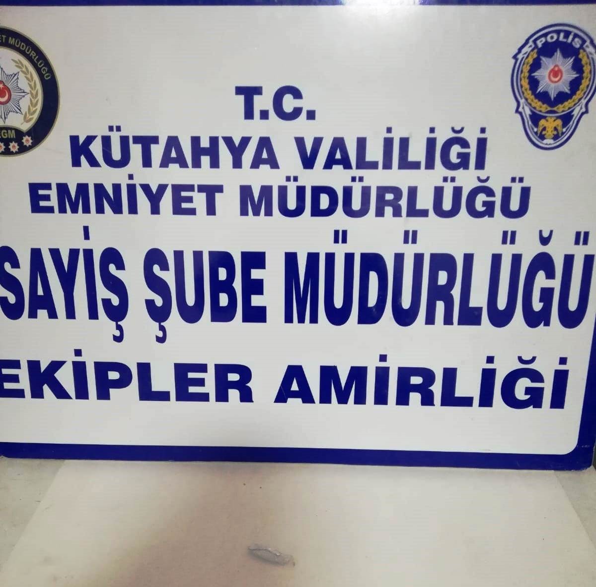 Kütahya’da çay bahçesinde bir kişinin üzerinde uyuşturucu ele geçirildi