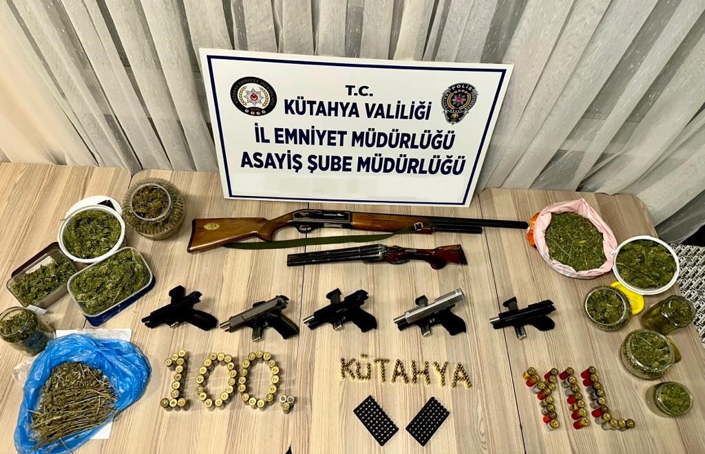 Kütahya’da darp ve silahla tehdit olayına karışan 8 kişi gözaltına alındı