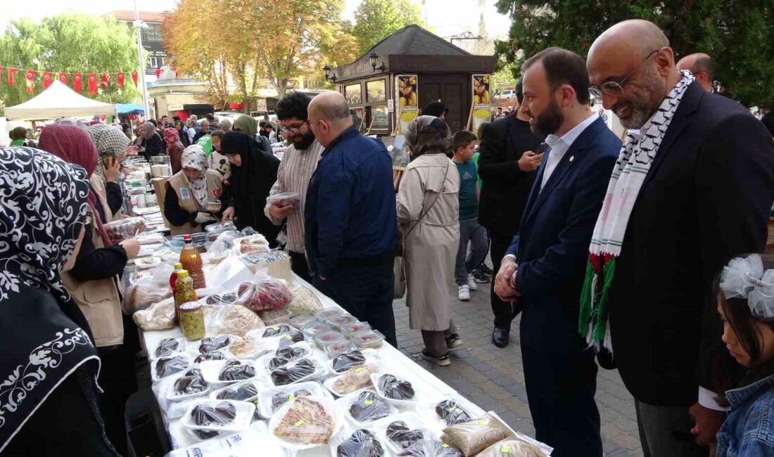 KÜTAHYA'DA FİLİSTİN İÇİN HAYIR ÇARŞISI VE GAZZE FOTOĞRAF SERGİSİ