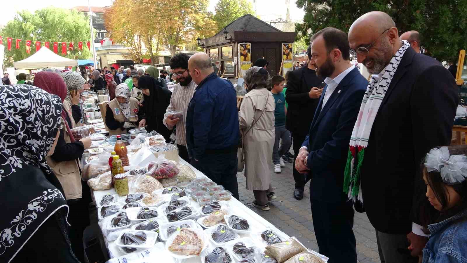 Kütahya’da Filistin için Hayır Çarşısı ve Gazze Fotoğraf Sergisi