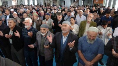 KÜTAHYA'DA HAYATINI KAYBEDEN FİLİSTİNLİLER İÇİN GIYABİ CENAZE NAMAZI KILINDI