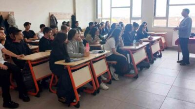 KÜTAHYA’DA LİSE ÖĞRENCİLERİ DOLANDIRICILIK KONUSUNDA BİLGİLENDİRİLDİ