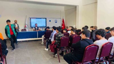 KÜTAHYA’DA ÖĞRENCİLER BİLİNÇLİ VE GÜVENLİ İNTERNET KULLANIMI KONUSUNDA BİLGİLENDİRİLDİ