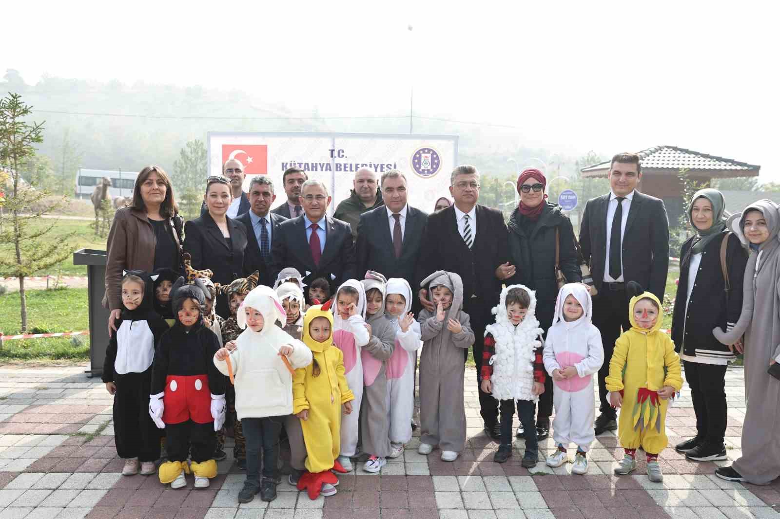 Kütahya’da sahipsiz hayvanlar bakımevinde özel etkinlik