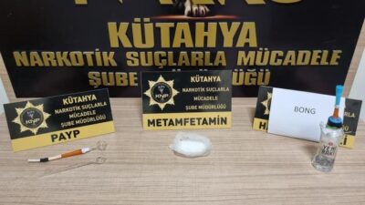 KÜTAHYA’DA ŞÜPHE ÜZERİNE DURDURULAN ARAÇTA UYUŞTURUCU ELE GEÇİRİLDİ