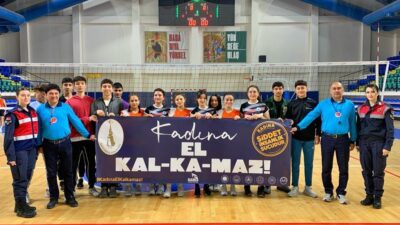 KÜTAHYA’DAKİ VOLEYBOL TURNUVASINDA “KADINA EL KAL-KA-MAZ” PANKARTI AÇILDI