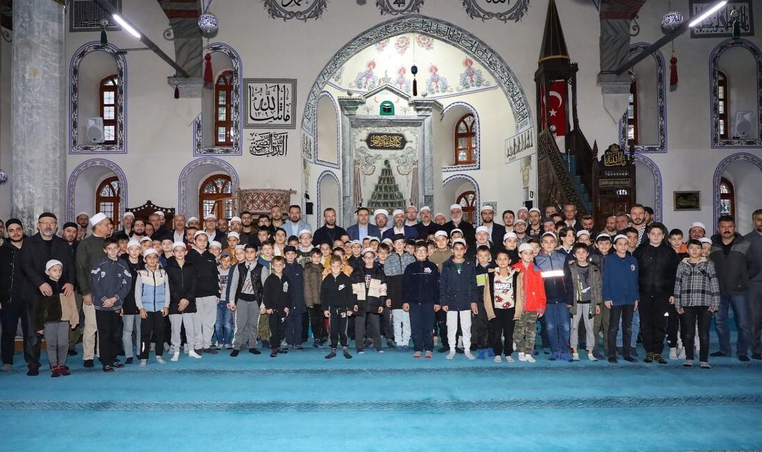 KÜTAHYALI GENÇLER SABAH NAMAZINDA BULUŞTU