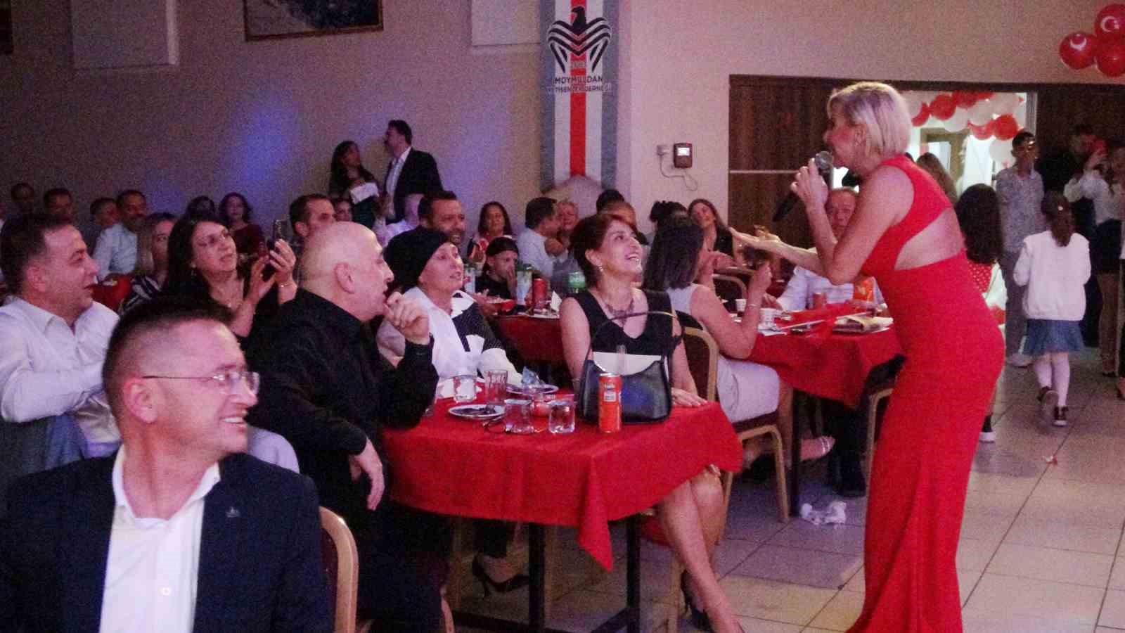 MOYMUL'DAN YETİŞENLER DERNEĞİ TRT SANATÇILARINI KONUK ETTİ