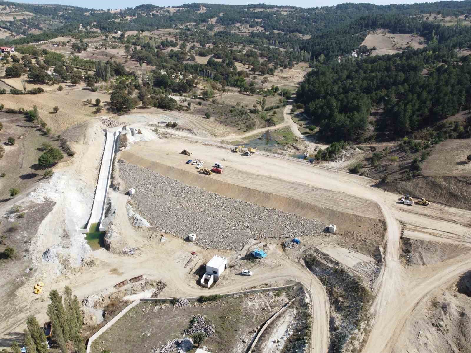 PAZARLAR SOFULAR GÖLETİ’NDEN BİN 340 DEKAR TARIM ARAZİSİ SULANACAK