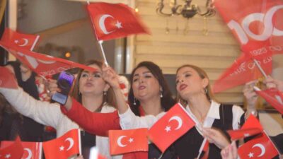 TAVŞANLI'DA ANAOKULU ÖĞRENCİLERİNDEN CUMHURİYET'İN 100. YIL KUTLAMASI