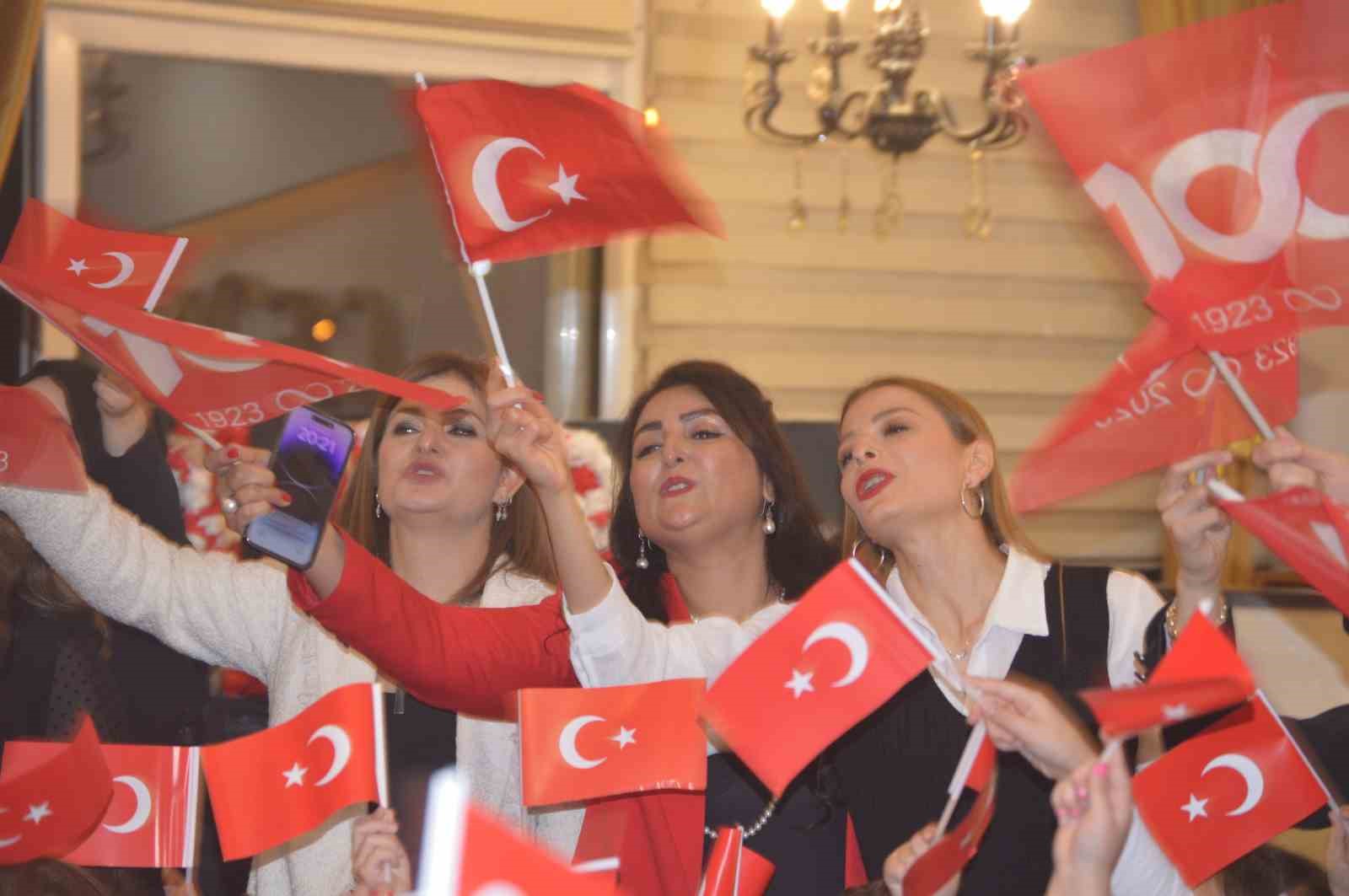 TAVŞANLI'DA ANAOKULU ÖĞRENCİLERİNDEN CUMHURİYET'İN 100. YIL KUTLAMASI