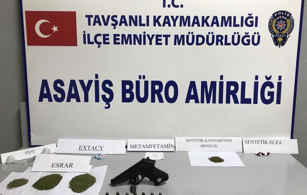 TAVŞANLI’DA DURDURULAN TIRDA UYUŞTURUCU