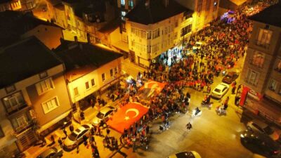 CUMHURİYET'İN YÜZÜNCÜ YILI TAVŞANLI'DA FENER ALAYI KORTEJ YÜRÜYÜŞÜ İLE SONA