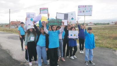 ÖĞRENCİLER YÜRÜYÜŞ