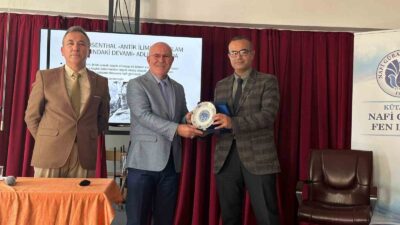 UŞAK ÜNİVERSİTESİ REKTÖRÜ SAVAŞ, KÜTAHYA NAFİ GÜRAL FEN LİSESİ ÖĞRENCİLERİYLE