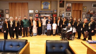 KÜTAHYA BELEDİYE BAŞKANI IŞIK ÖZEL MİSAFİRLERİ MAKAMINDA KONUK ETTİ