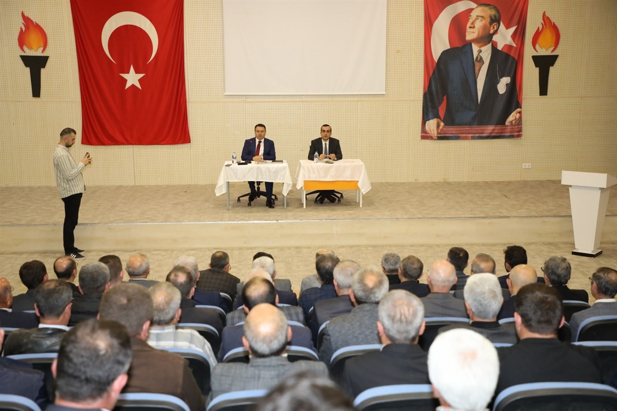 DOMANİÇ’TE MUHTARLARIN TALEPLERİNİ DİNLEDİ