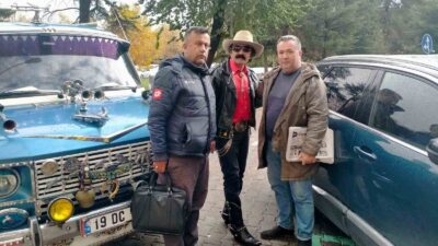 VATANDAŞLARDAN EMEKLİ ÖĞRETMENE YOGUN İLGİ