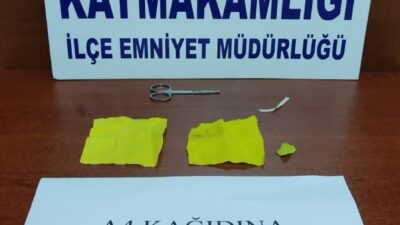 GEDİZ’DE A4 KAĞIDINA EMDİRİLMİŞ UYUŞTURUCU ELE GEÇİRİLDİ