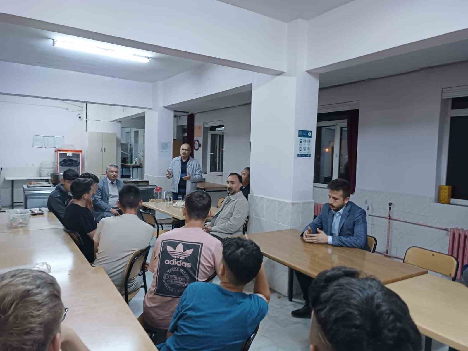 GEDİZ’DE PANSİYONDA HASBİHAL DEĞERLER EĞİTİMİ