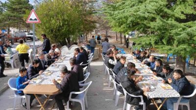 HİSARCIK’IN KUTLUHALLAR KÖYÜ GENÇLERİNDEN HAYIR YEMEĞİ