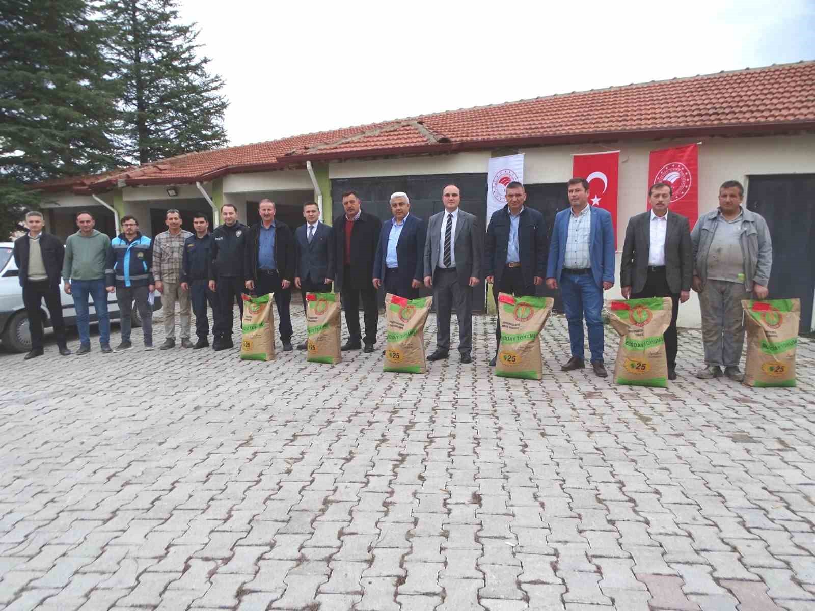 Hisarcık’ta 98 çiftçiye yüzde 50 hibeli 18 ton 100 kilo buğday tohumu dağıtıldı