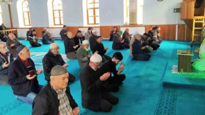 HİSARCIK’TA MERHUM ÖĞRETMENLER İÇİN MEVLİT OKUTULDU