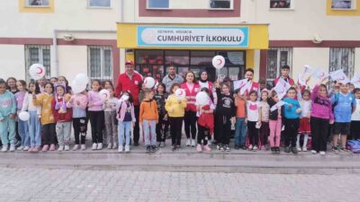 HİSARCIK’TA ÖĞRENCİLERE KIZILAY’IN ÖNEMİ VE FAALİYETLERİ ANLATILDI