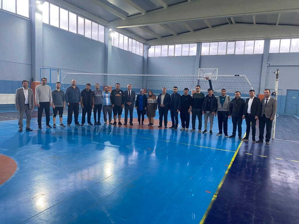 Hisarcık’ta Öğretmenler Günü voleybol turnuvası