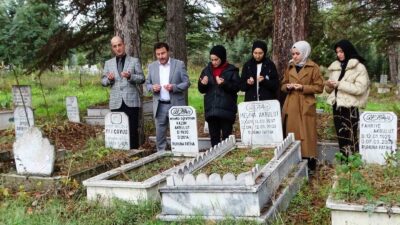 HİSARCIK'TA VEFAT EDEN ÖĞRETMENLERİN MEZARLARI ZİYARET EDİLDİ