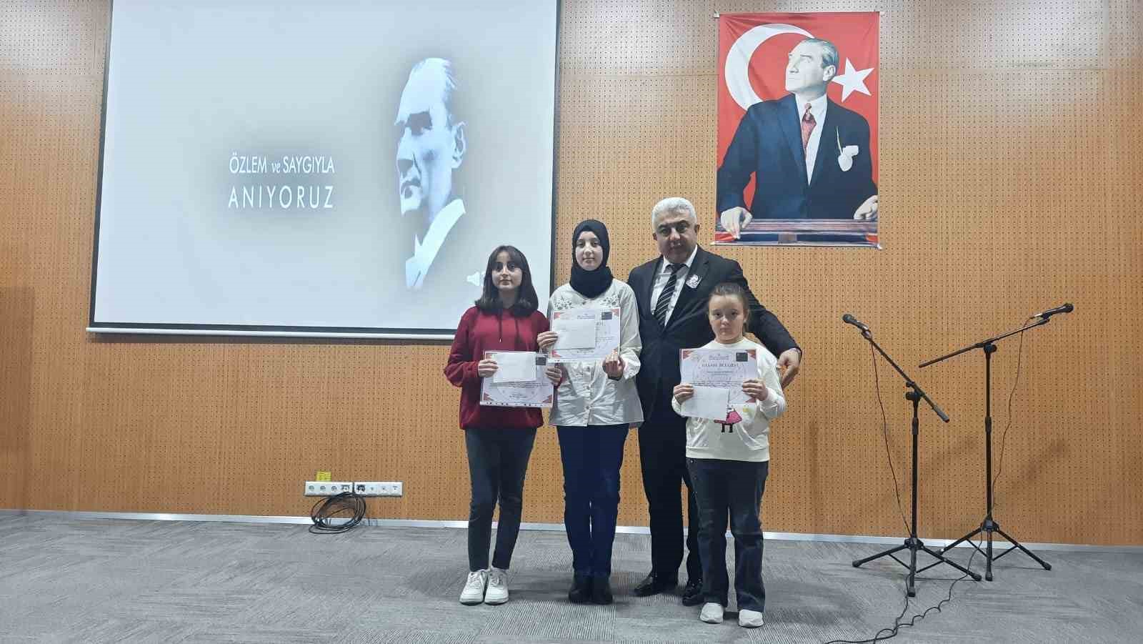 HİSARCIK’TA YARIŞMALARDA DERECEYE GİREN ÖĞRENCİLERE BAŞARI BELGESİ VE ÖDÜL